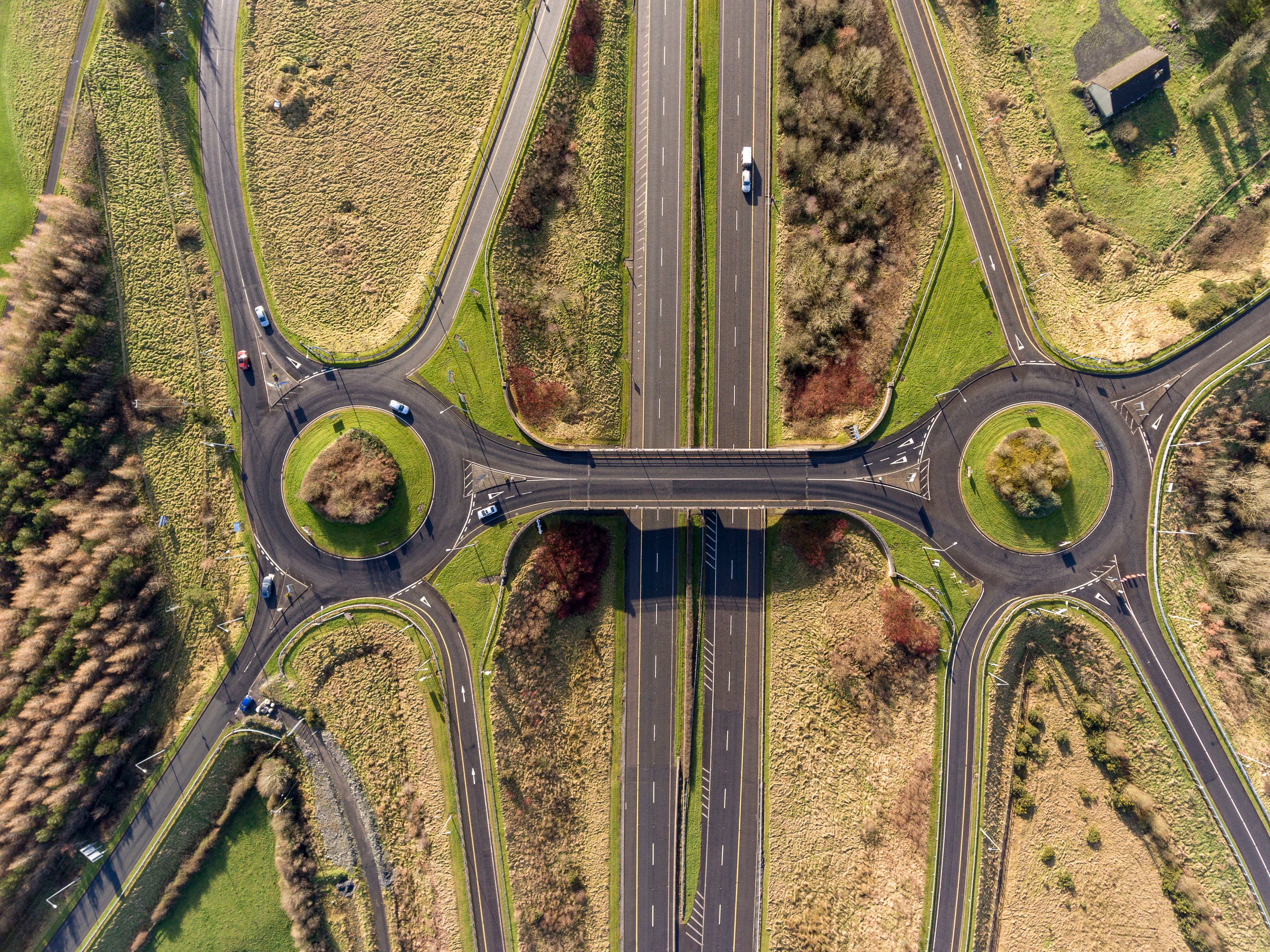 Vista aérea carreteras y rotondas
